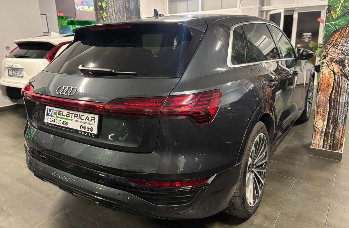 AUDI Q8 55 quattro Advanced