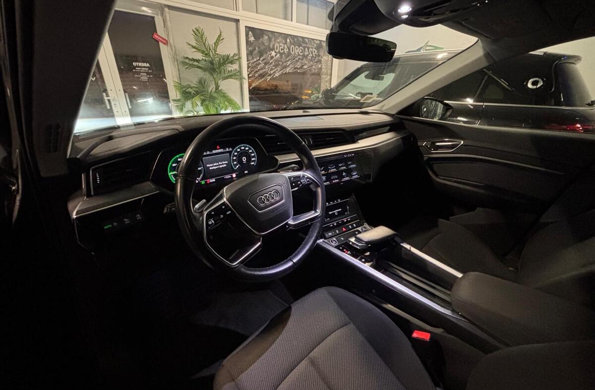 AUDI Q8 55 quattro Advanced