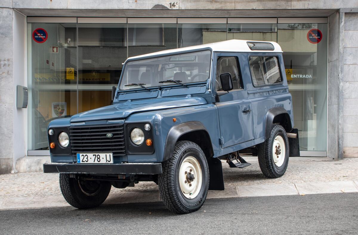 LAND ROVER Defender 90 2.5 TDi Metal Top