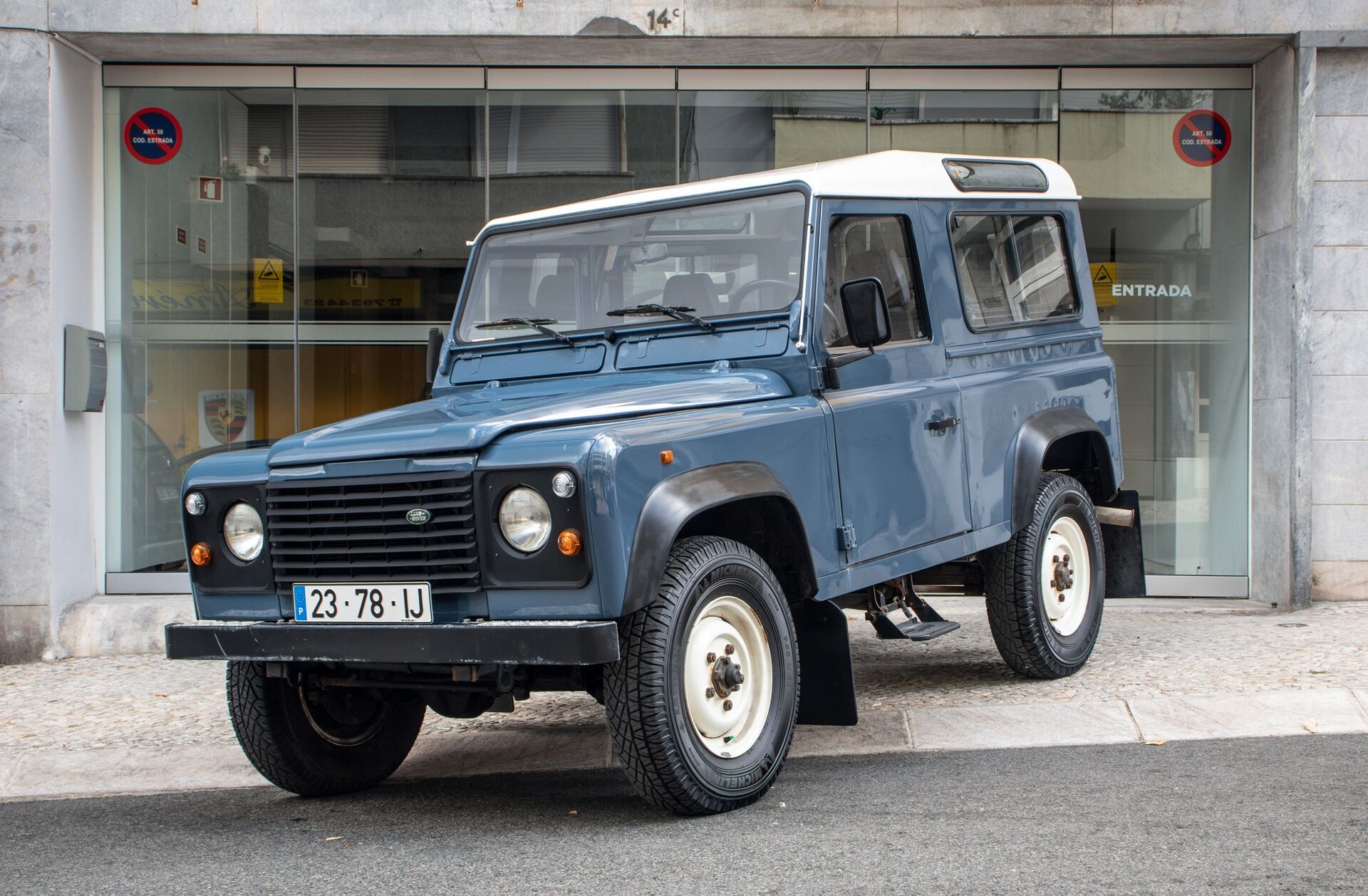 LAND ROVER Defender 90 2.5 TDi Metal Top