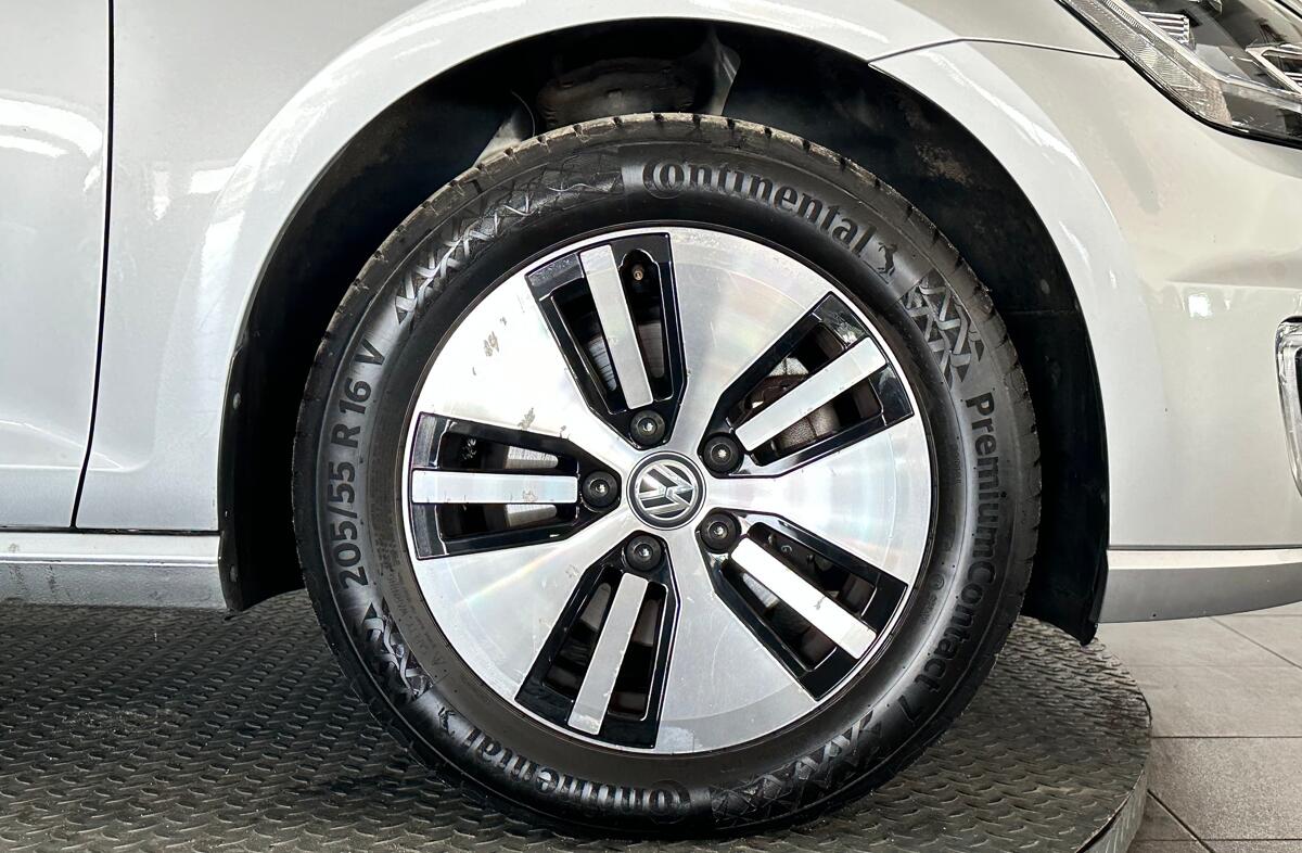 VOLKSWAGEN Golf e- AC/DC