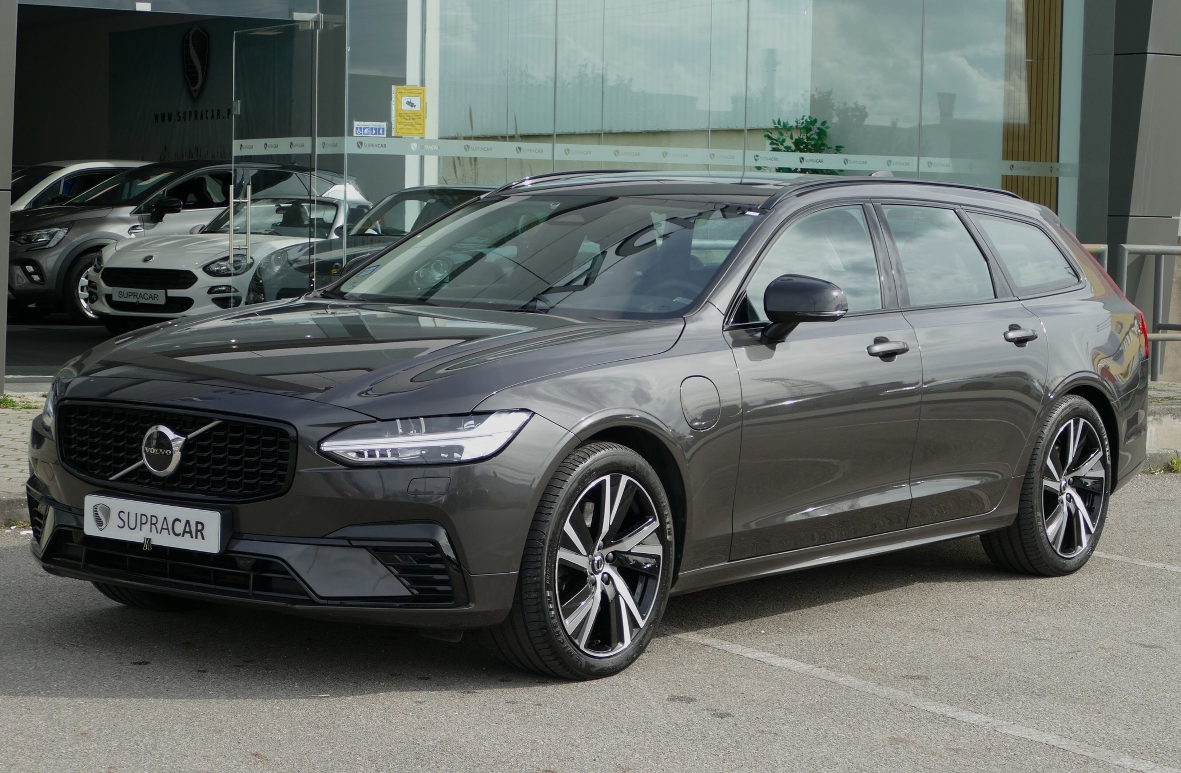 VOLVO V90 2.0 T8 PHEV Plus Dark AWD