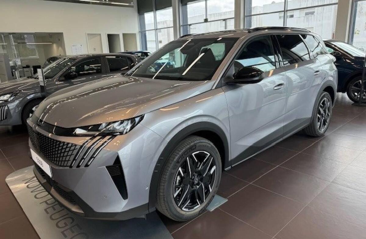 PEUGEOT 5008 1.2 Hybrid Allure e-DCS6