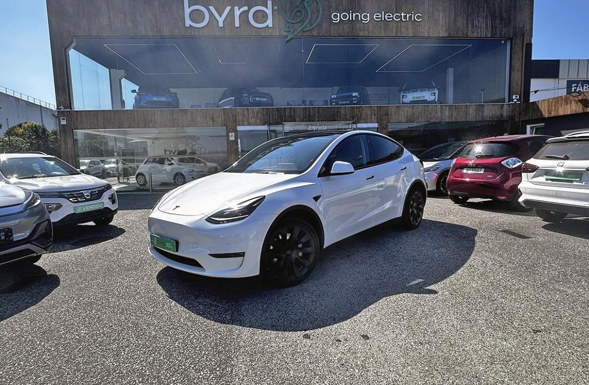 TESLA Model Y Long Range Tração Integral