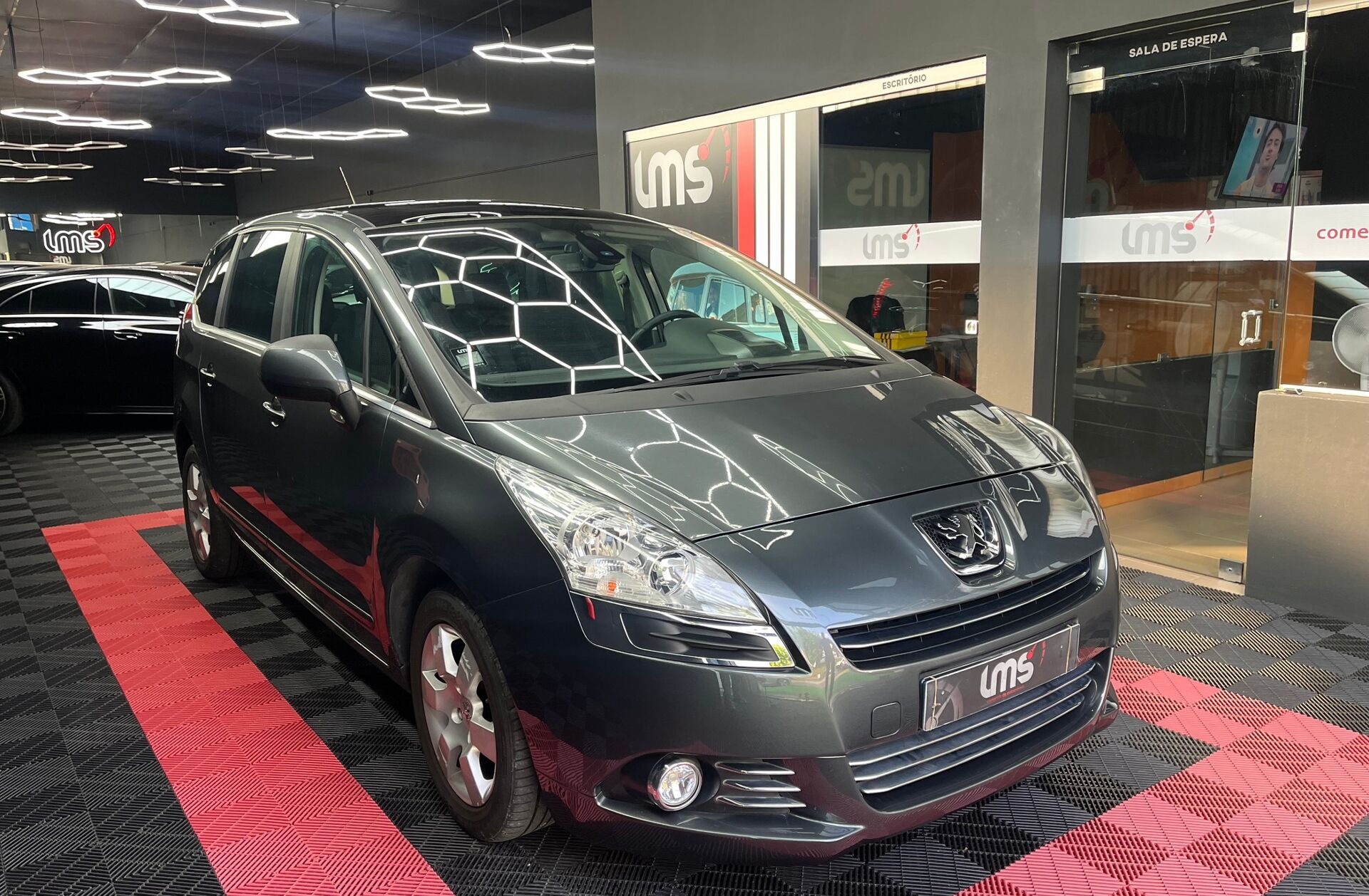 PEUGEOT 5008 1.6 HDi Sport CMP6