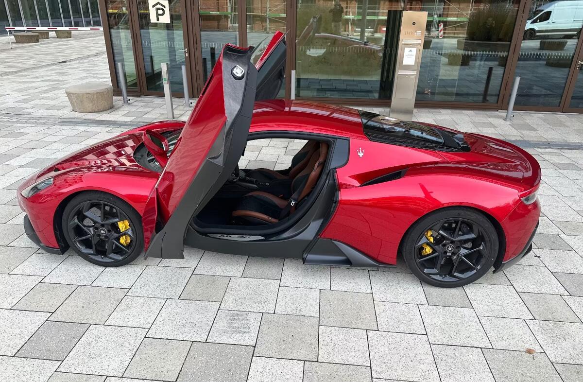 MASERATI MC20 3.0 V6