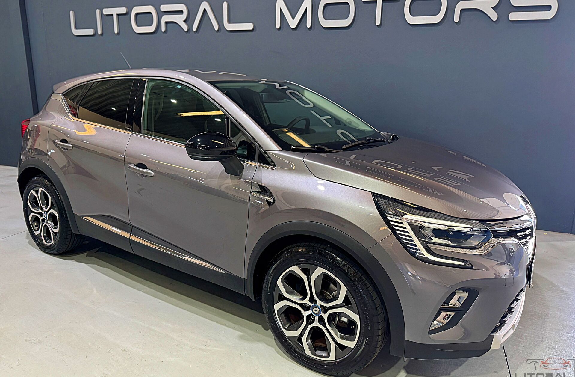 RENAULT Captur 1.6 E-Tech Plug-In Intens