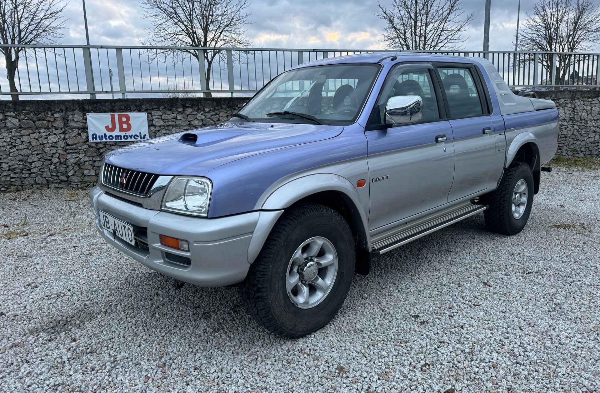 MITSUBISHI L 200 2.5 TD Strakar CD