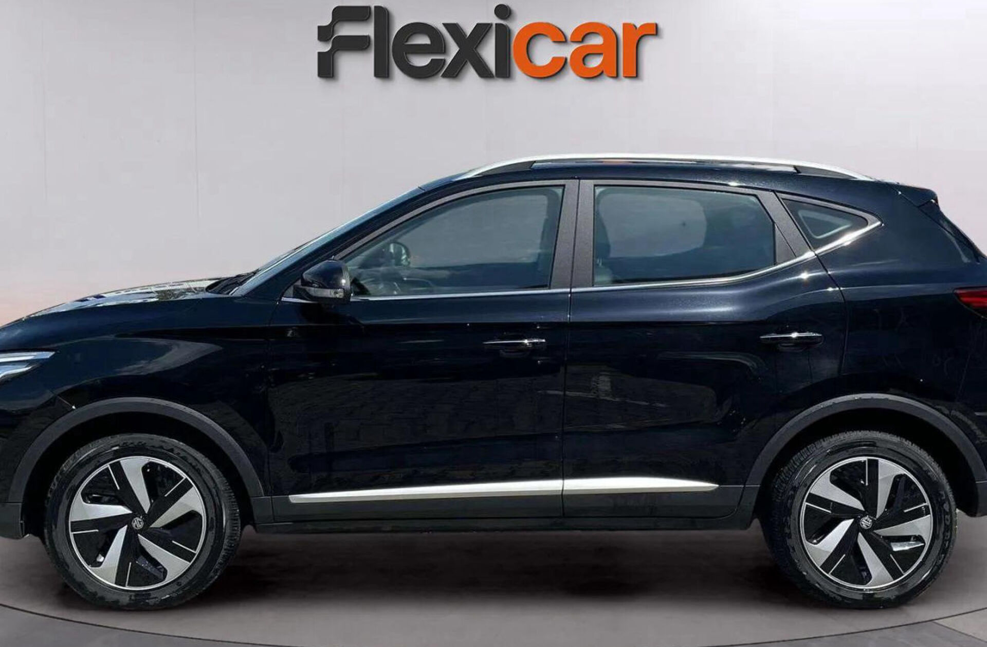 MG ZS 72.6 kWh Luxury OBC 11 kW