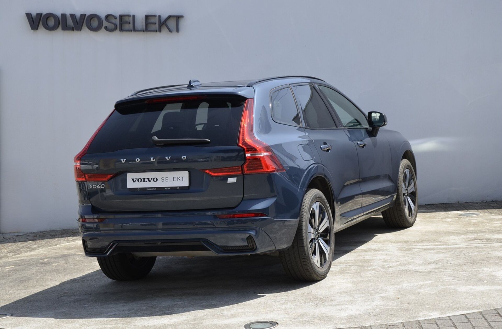VOLVO XC60 2.0 T6 PHEV R-Design AWD