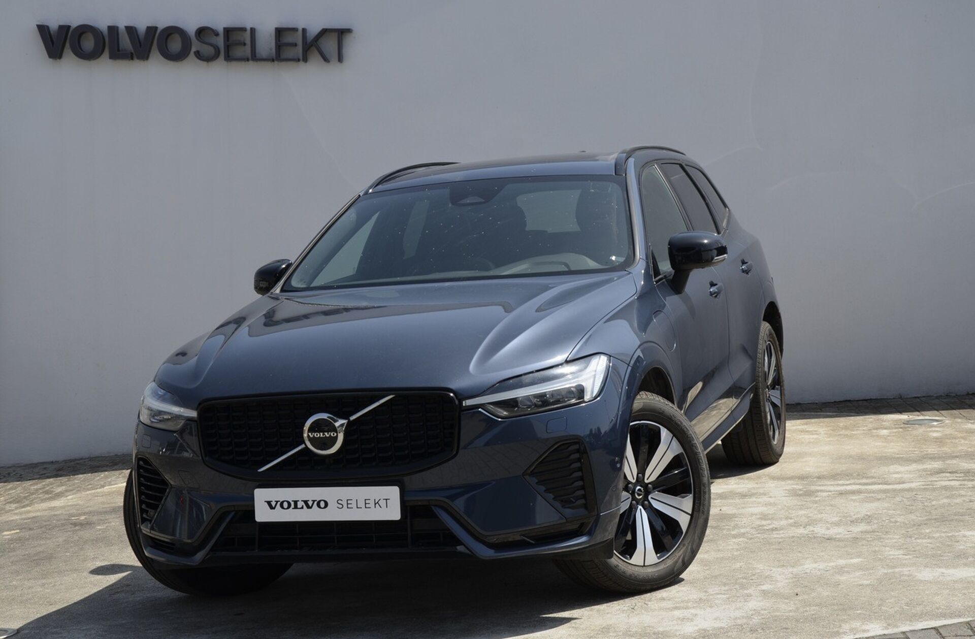 VOLVO XC60 2.0 T6 PHEV R-Design AWD