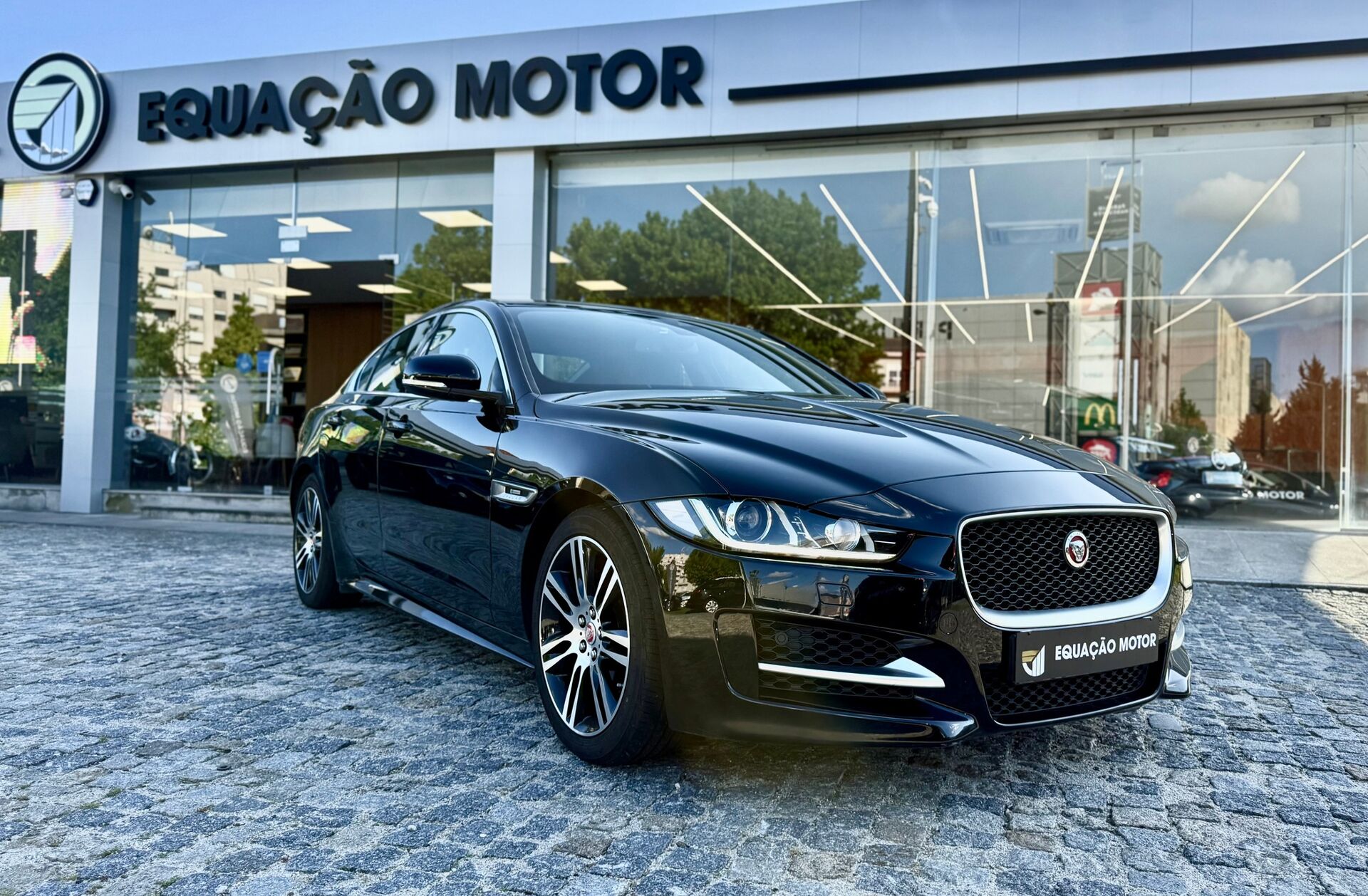 JAGUAR XE 2.0 D R-Sport