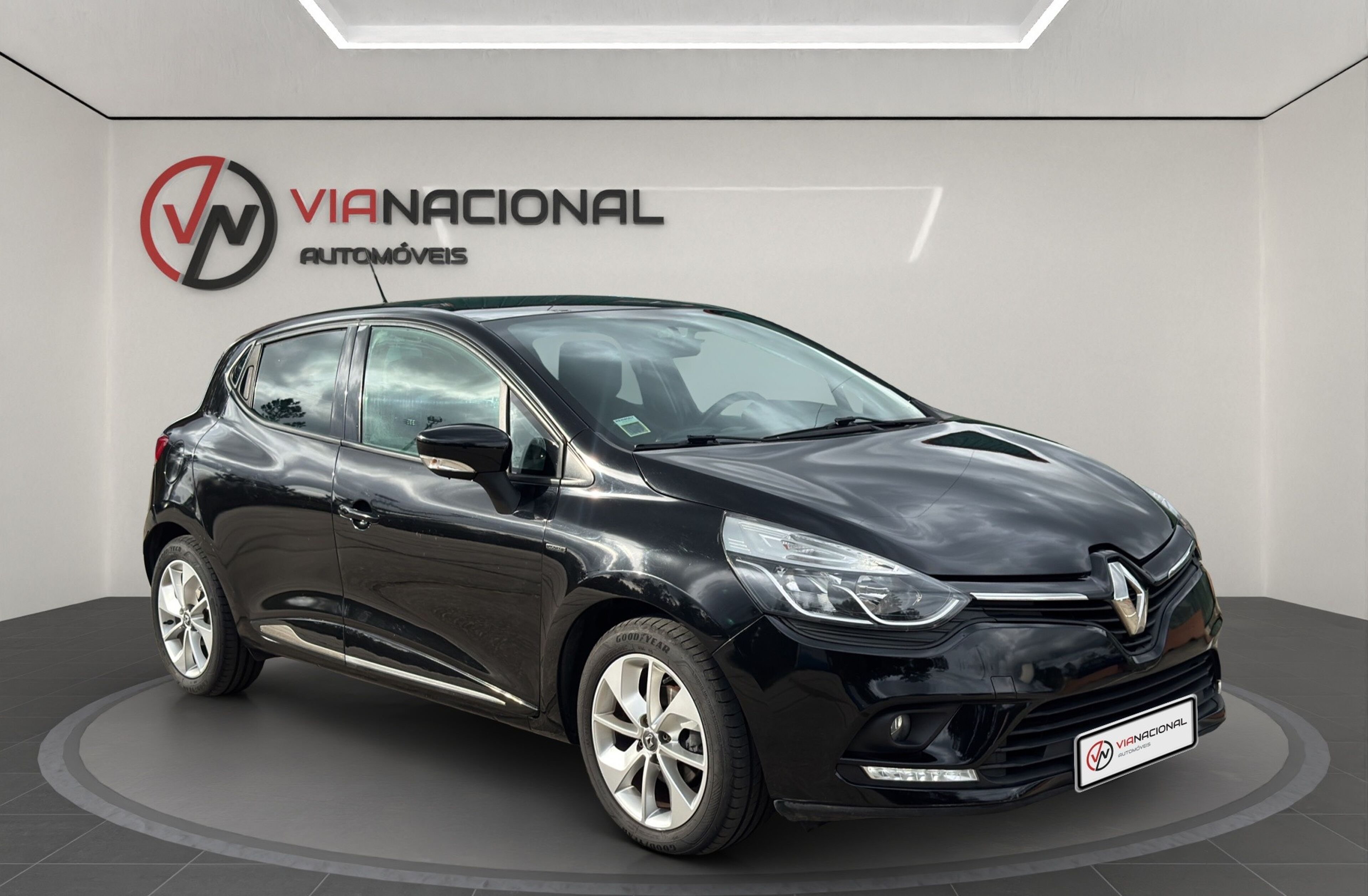 RENAULT Clio 0.9 TCe Limited Edition