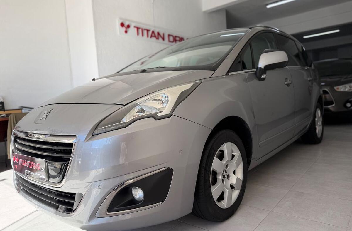 PEUGEOT 5008 1.6 BlueHDi Allure