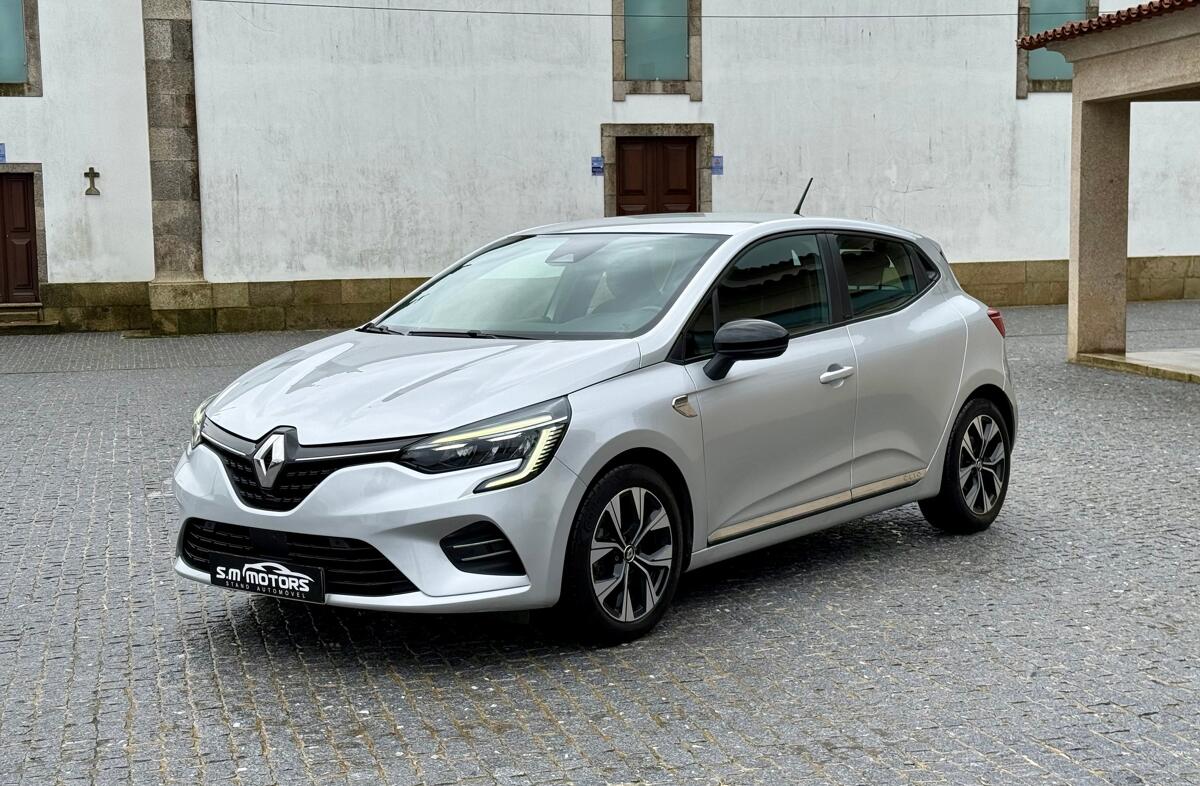 RENAULT Clio 1.6 E-Tech Intens