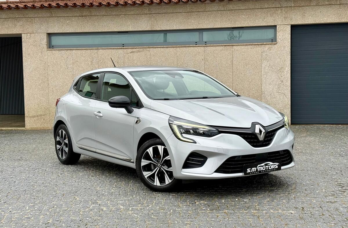 RENAULT Clio 1.6 E-Tech Intens