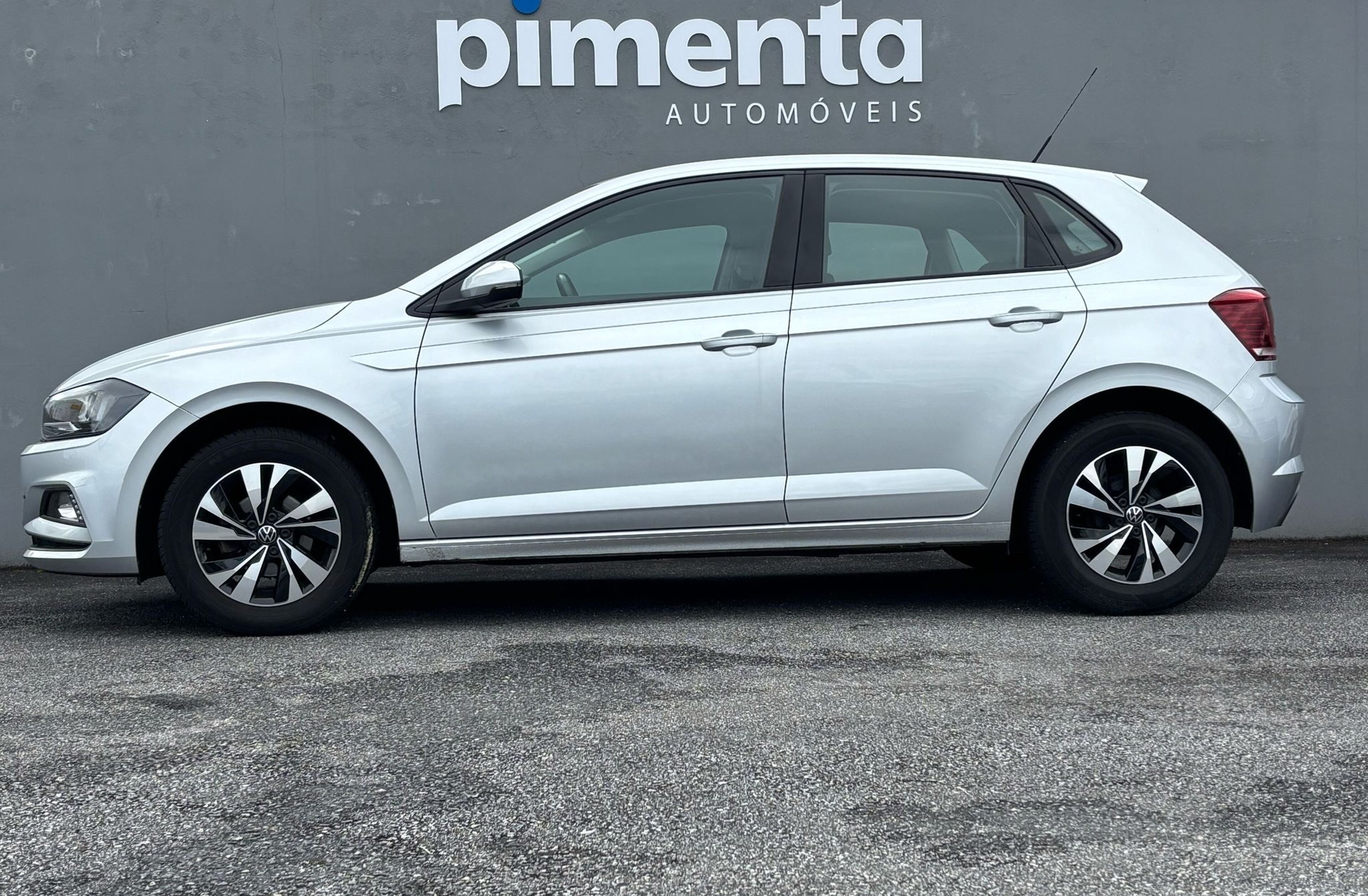 VOLKSWAGEN Polo 1.0 Confortline