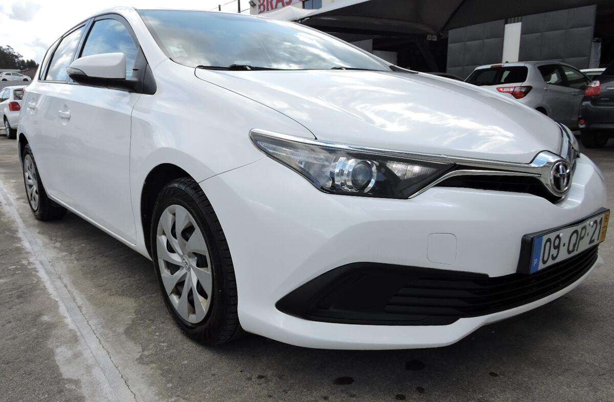 TOYOTA Auris 1.4 D-4D Exclusive