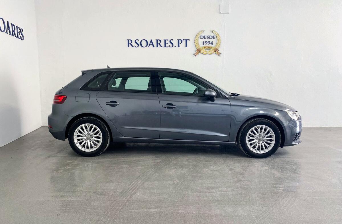 AUDI A3 1.6 TDi B.Line Attraction