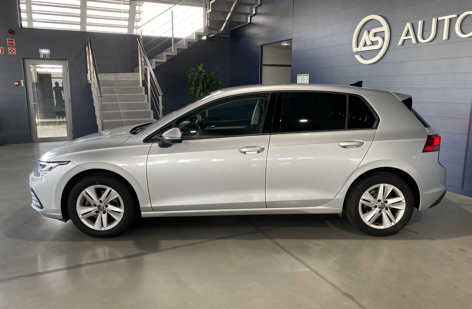 VOLKSWAGEN Golf 1.0 eTSI Life DSG