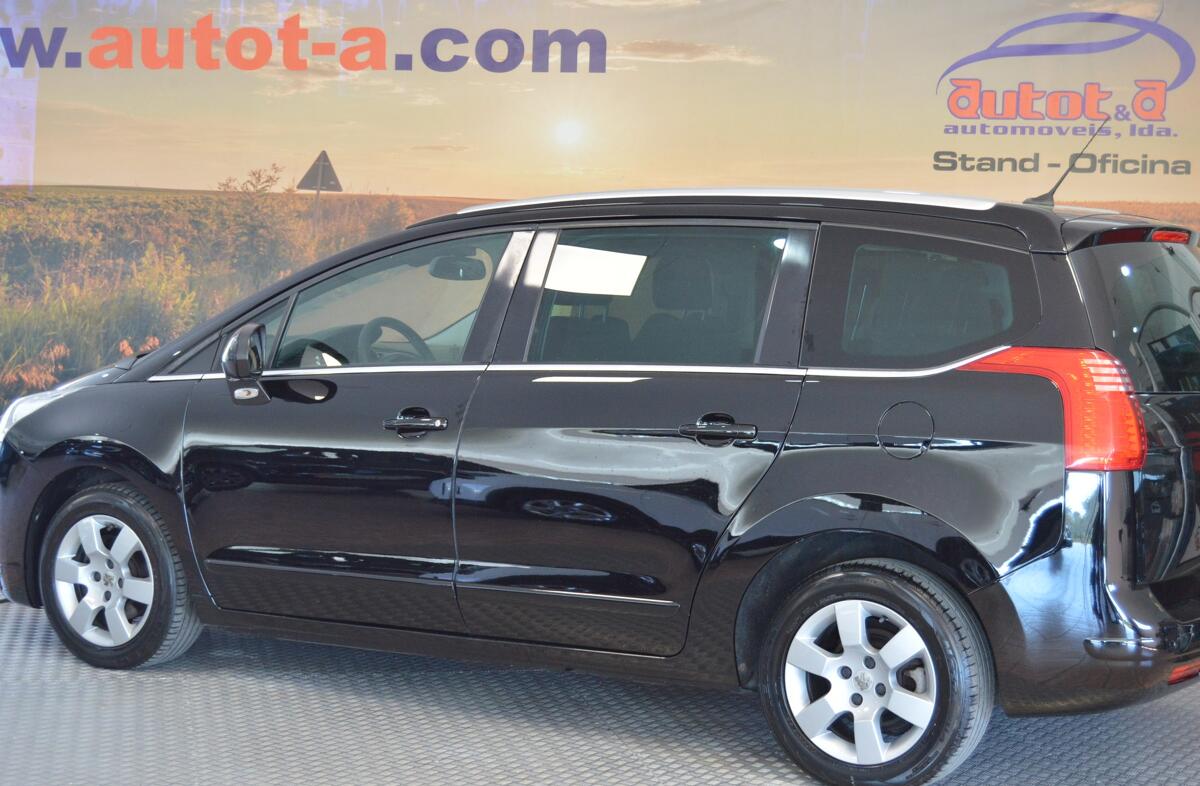 PEUGEOT 5008 1.6 HDi 7L Allure J17
