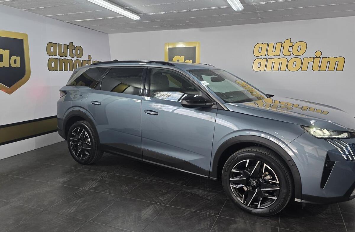 PEUGEOT 5008 1.2 Hybrid Allure e-DCS6