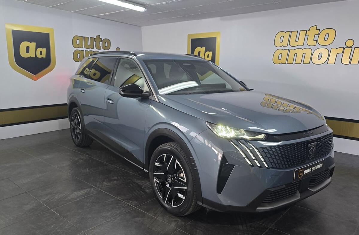 PEUGEOT 5008 1.2 Hybrid Allure e-DCS6