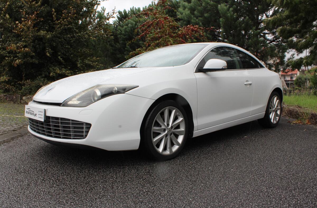 RENAULT Laguna Coupé 2.0 dCi Dyn.S 4Control