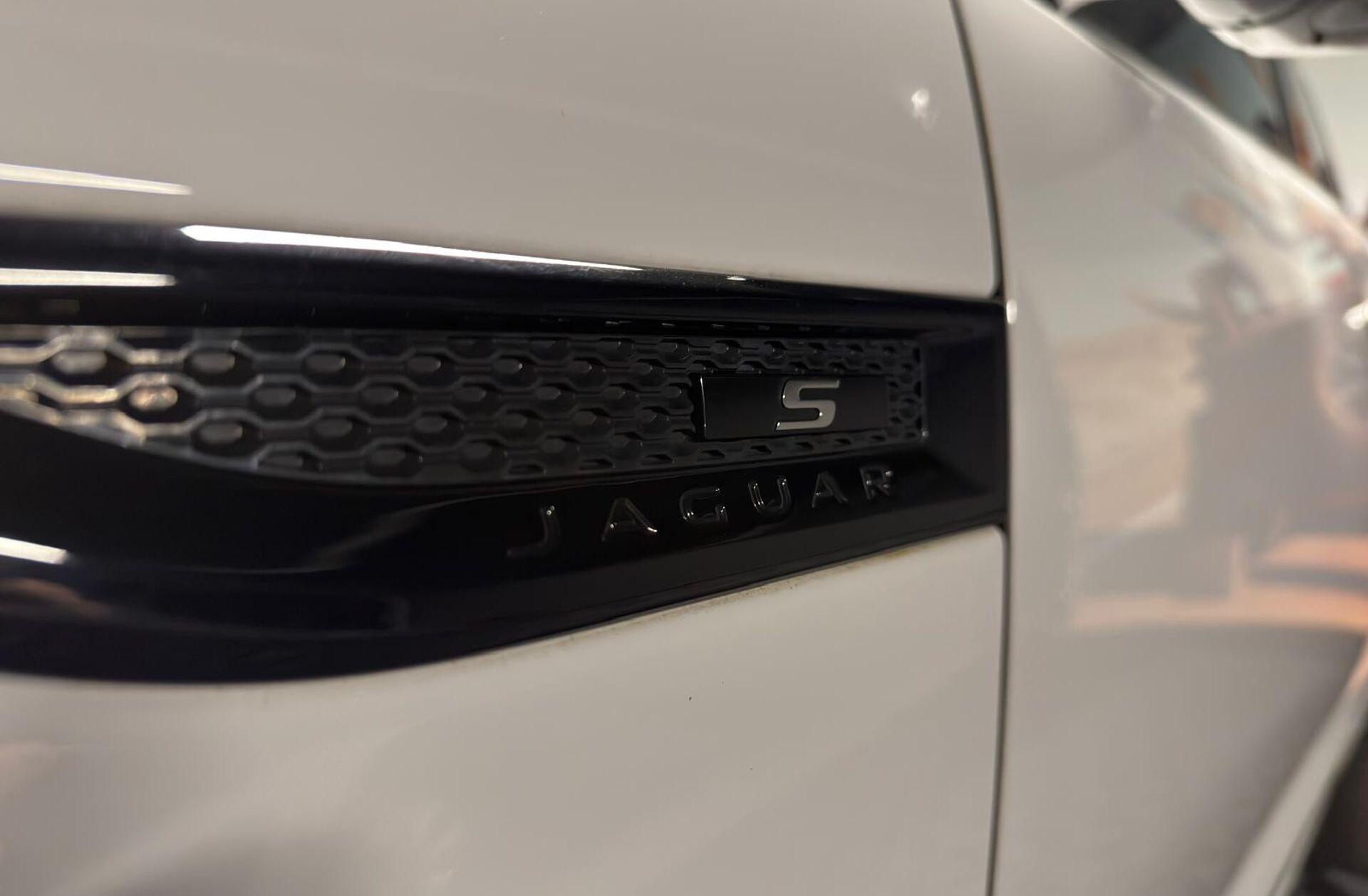 JAGUAR E-Pace 2.0 i4D R-Dynamic S