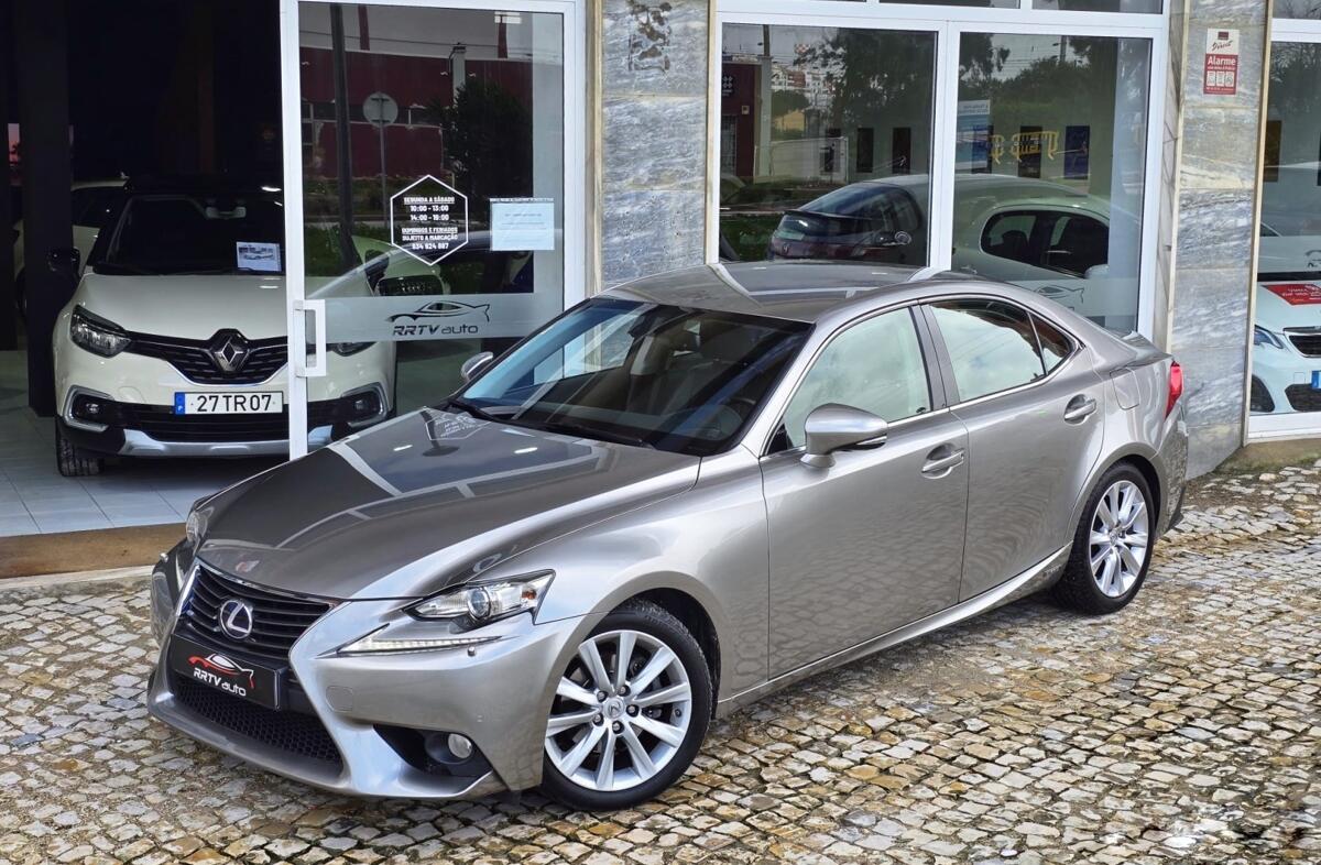 LEXUS IS 300h Pack Executive