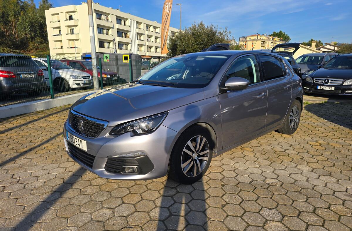 PEUGEOT 308 1.2 PureTech Allure EAT8