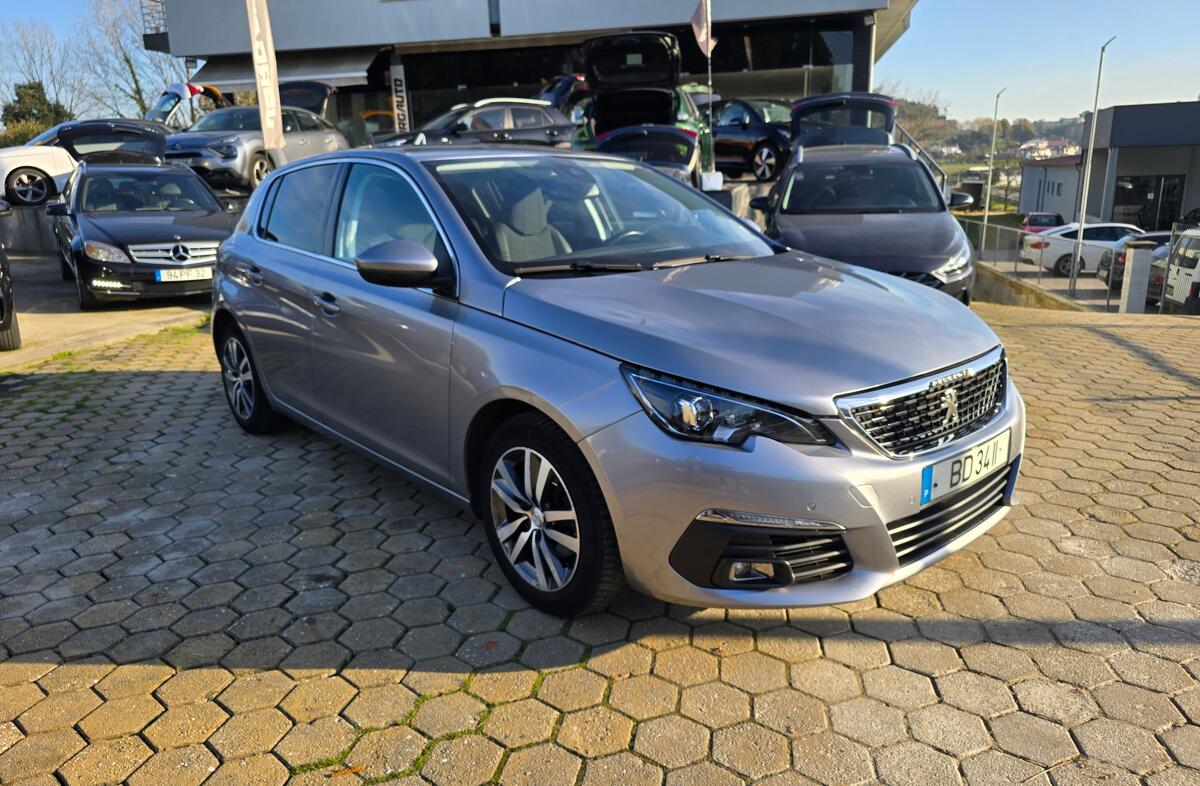 PEUGEOT 308 1.2 PureTech Allure EAT8