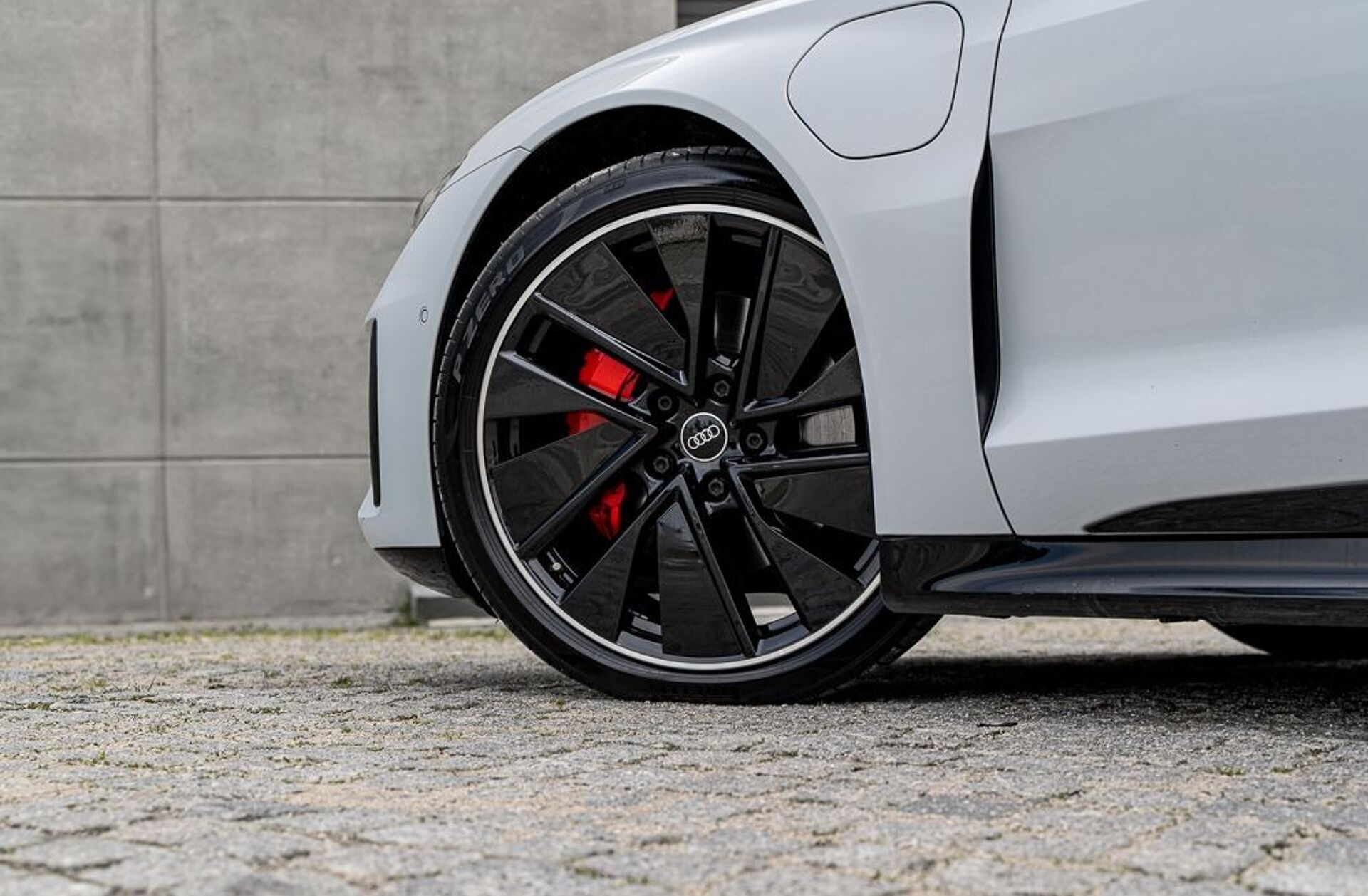 AUDI e-tron GT quattro