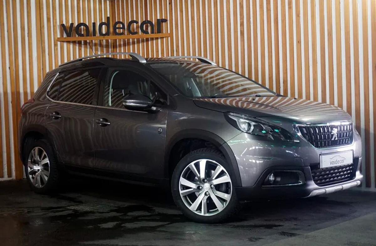 PEUGEOT 2008 1.2 PureTech Signature