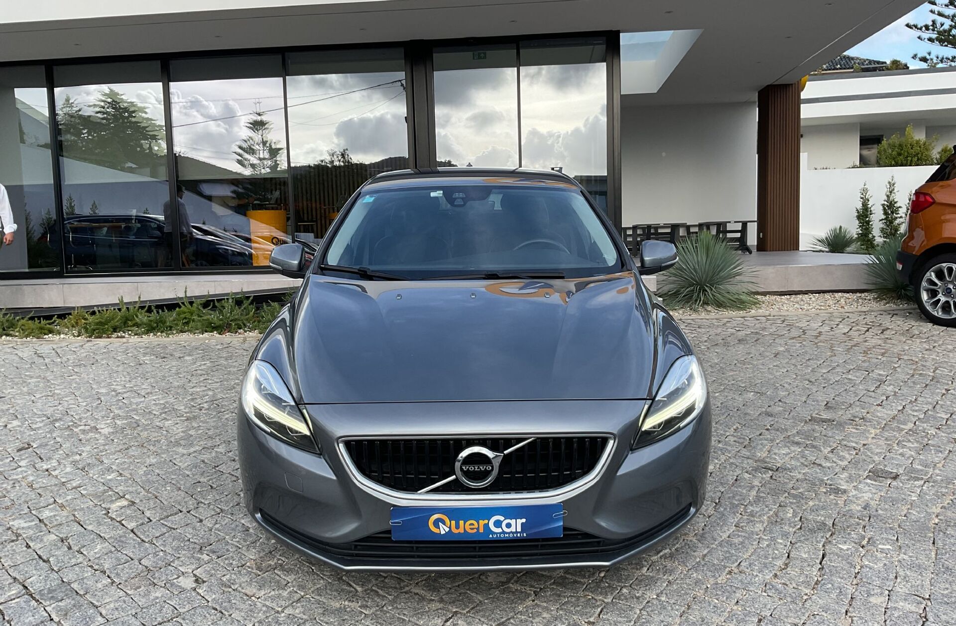 VOLVO V40 2.0 D2 Momentum Geartronic