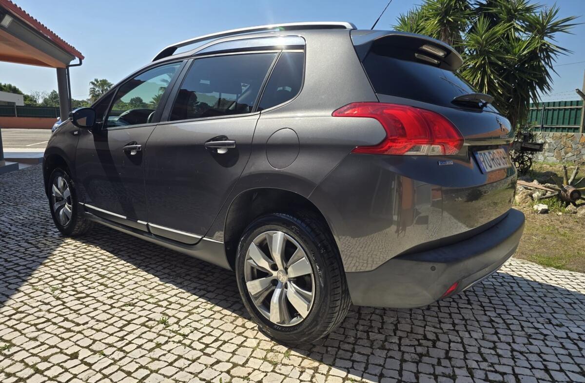 PEUGEOT 2008 1.2 PureTech Style