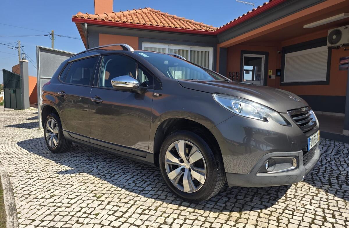 PEUGEOT 2008 1.2 PureTech Style