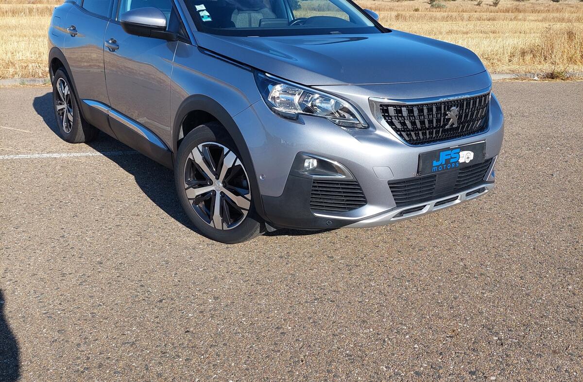 PEUGEOT 3008 1.2 PureTech Allure
