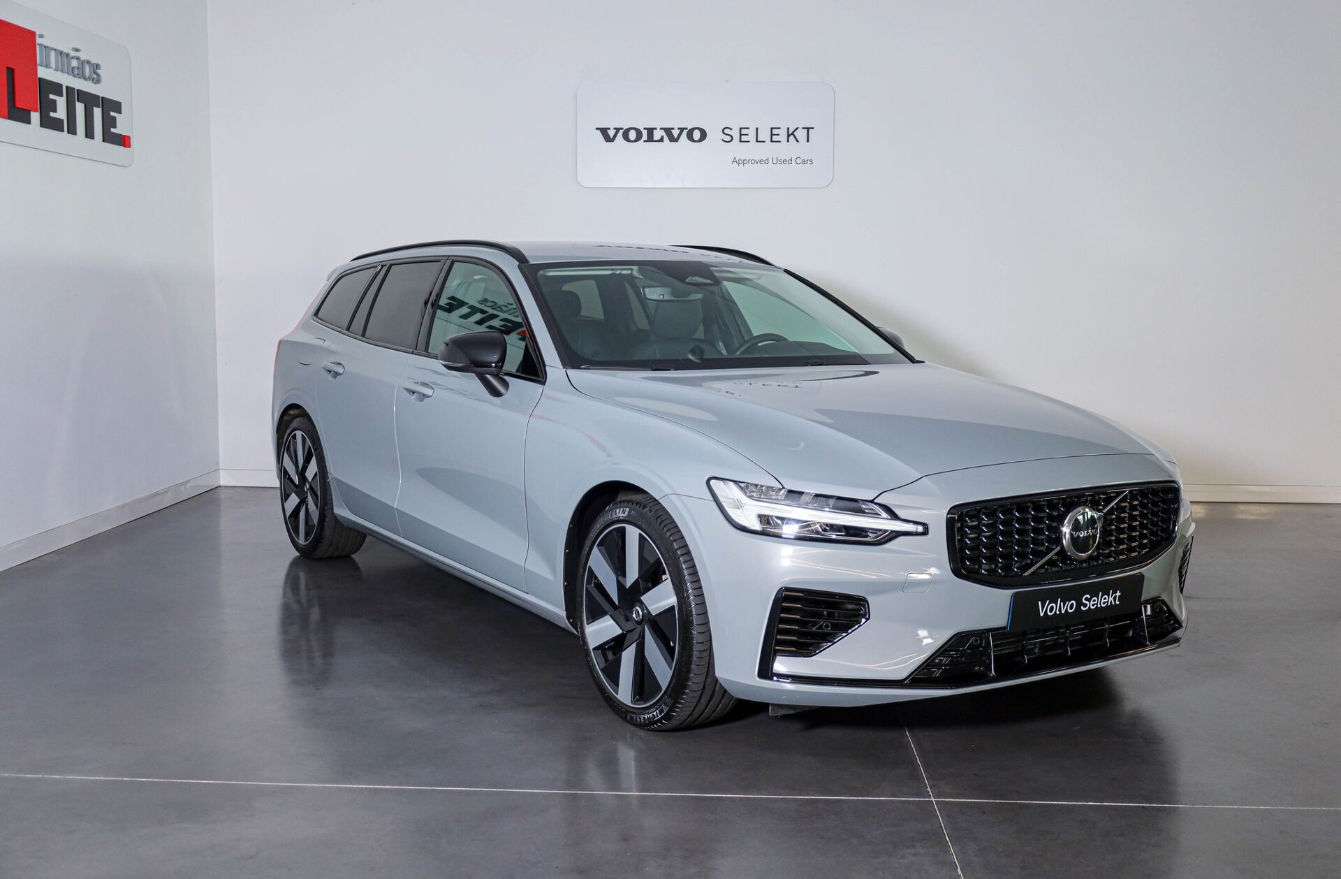 VOLVO V60 2.0 T6 AWD TE Plus Dark