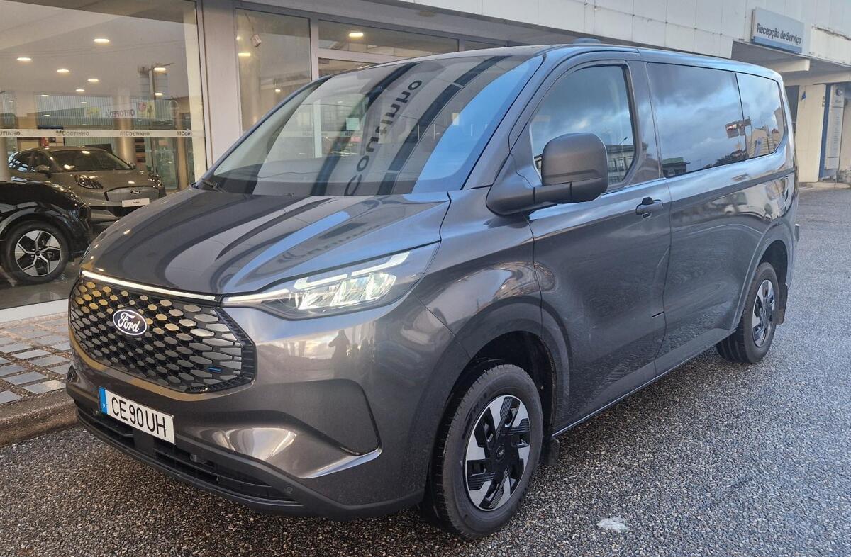 FORD Transit E-Tourneo Custom BEV 83 kWh Titanium