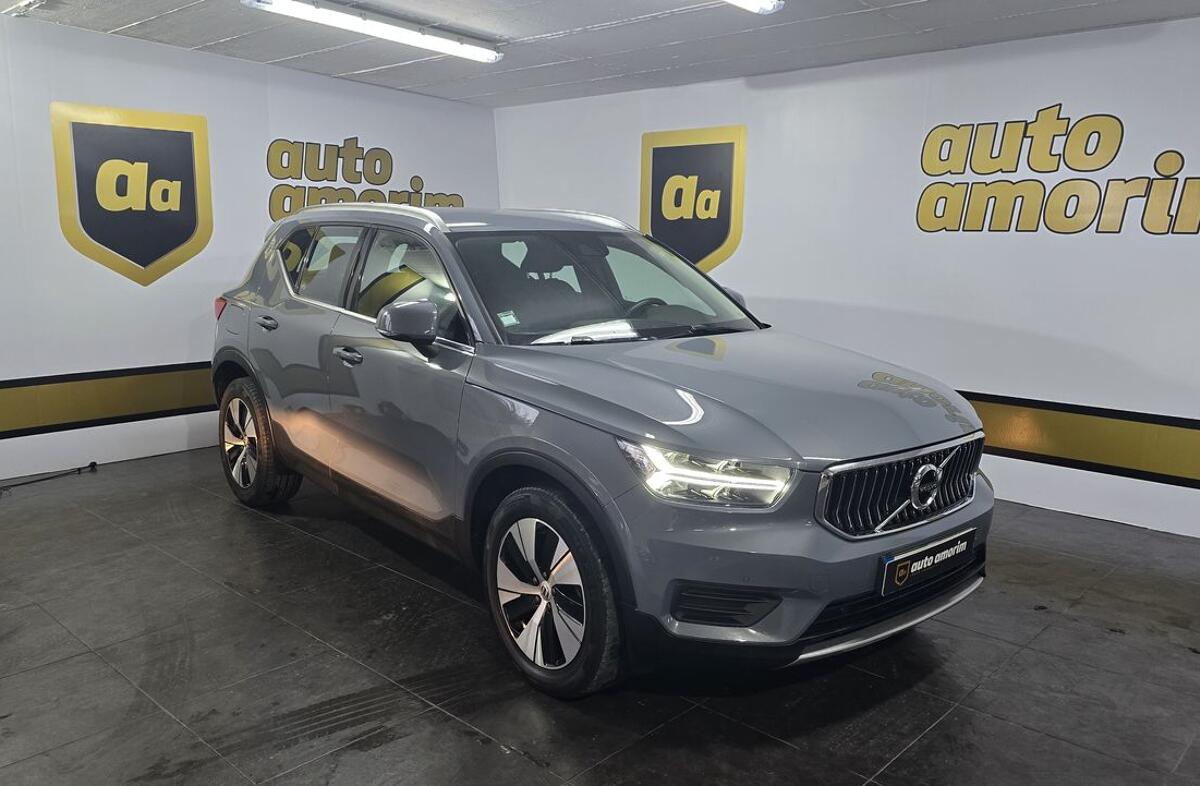 VOLVO XC40 1.5 T5 PHEV Momentum Plus