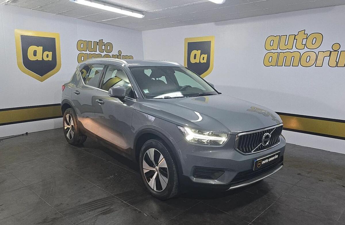 VOLVO XC40 1.5 T5 PHEV Momentum Plus