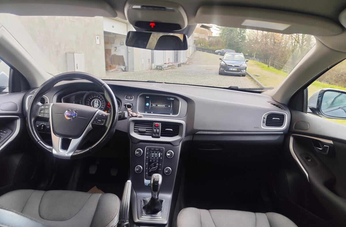 VOLVO V40 1.6 D2 Momentum