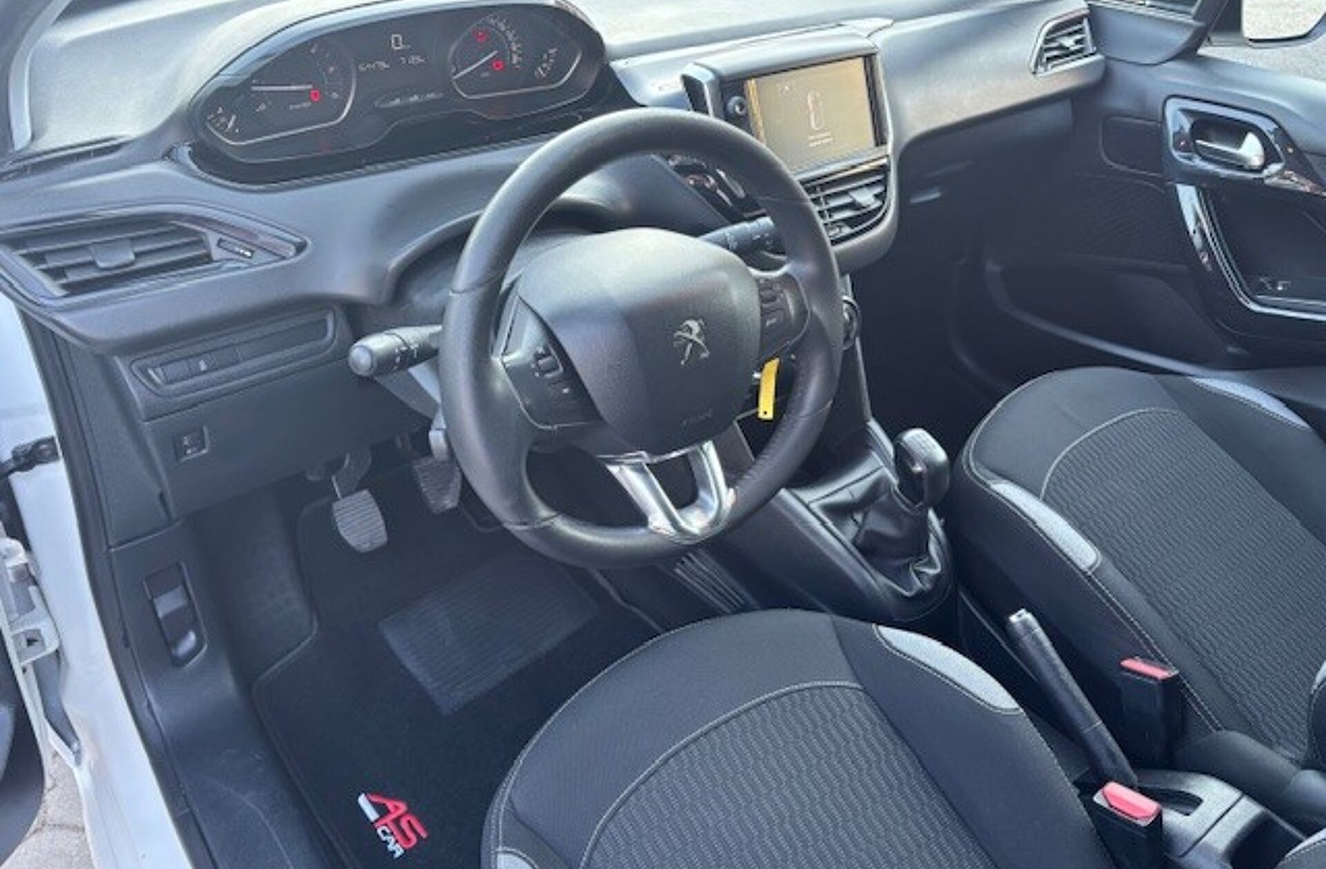 PEUGEOT 208 1.6 BlueHDi Style