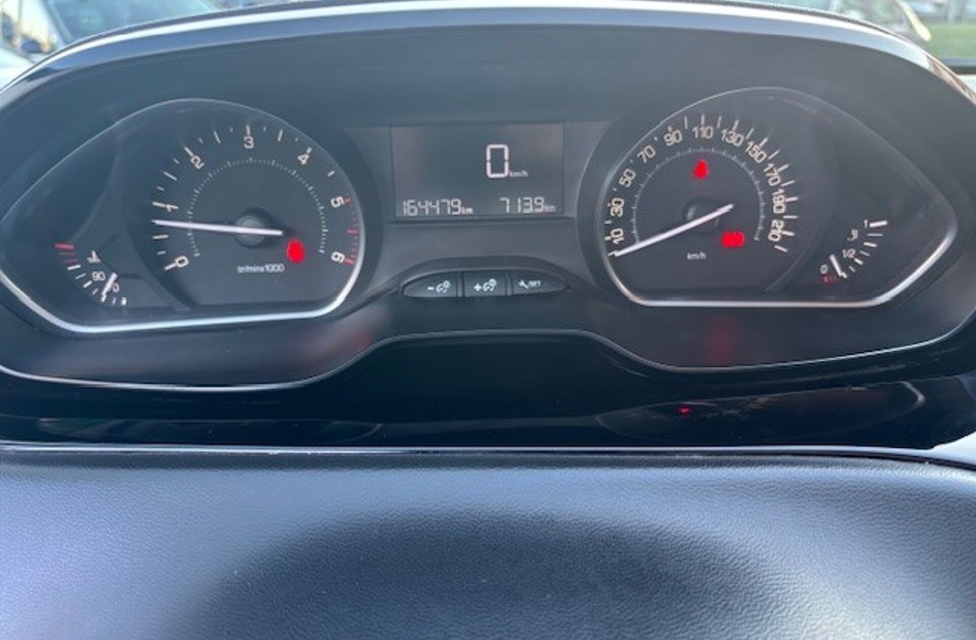 PEUGEOT 208 1.6 BlueHDi Style