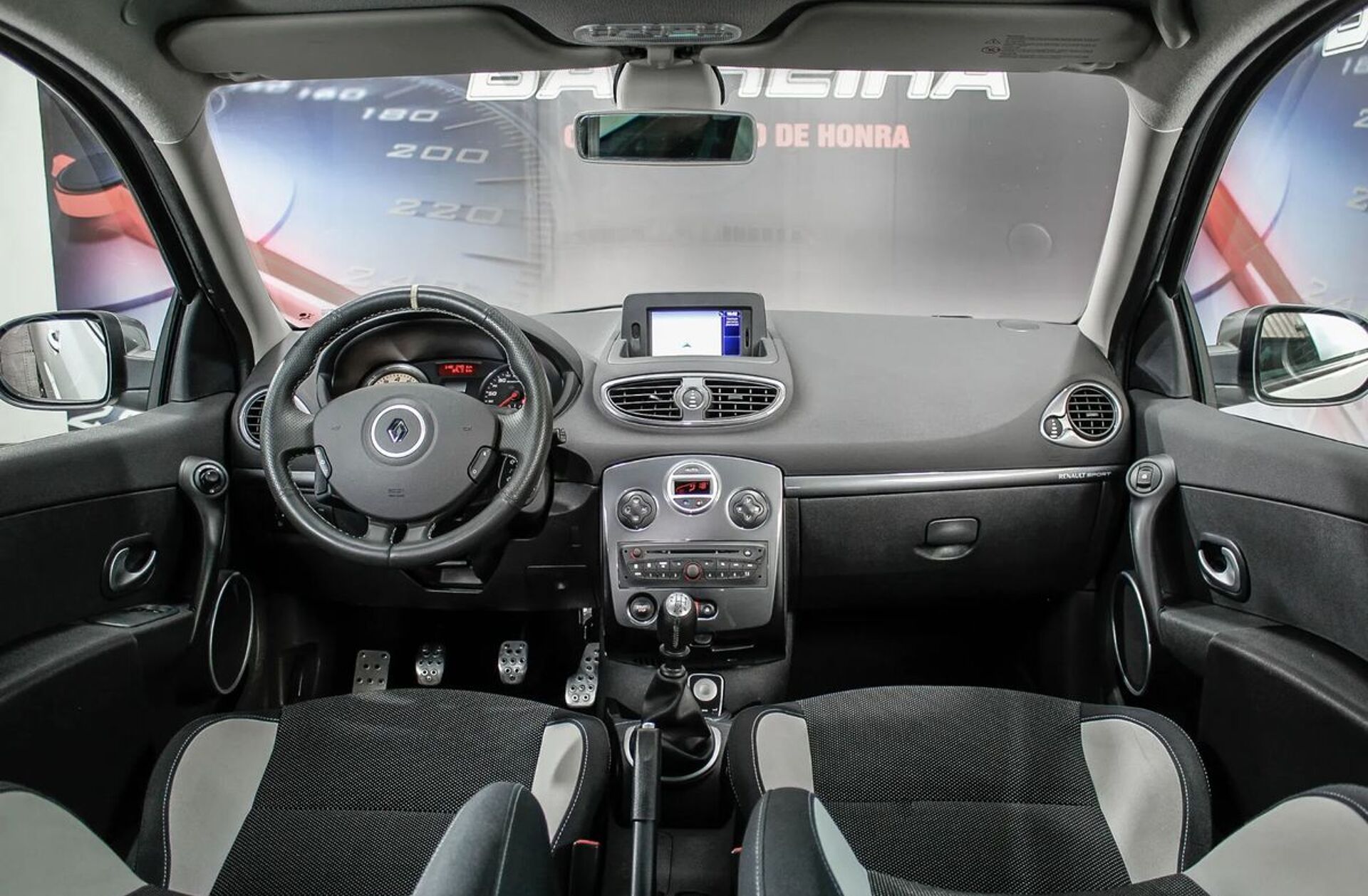 RENAULT Clio 2.0 16V RS