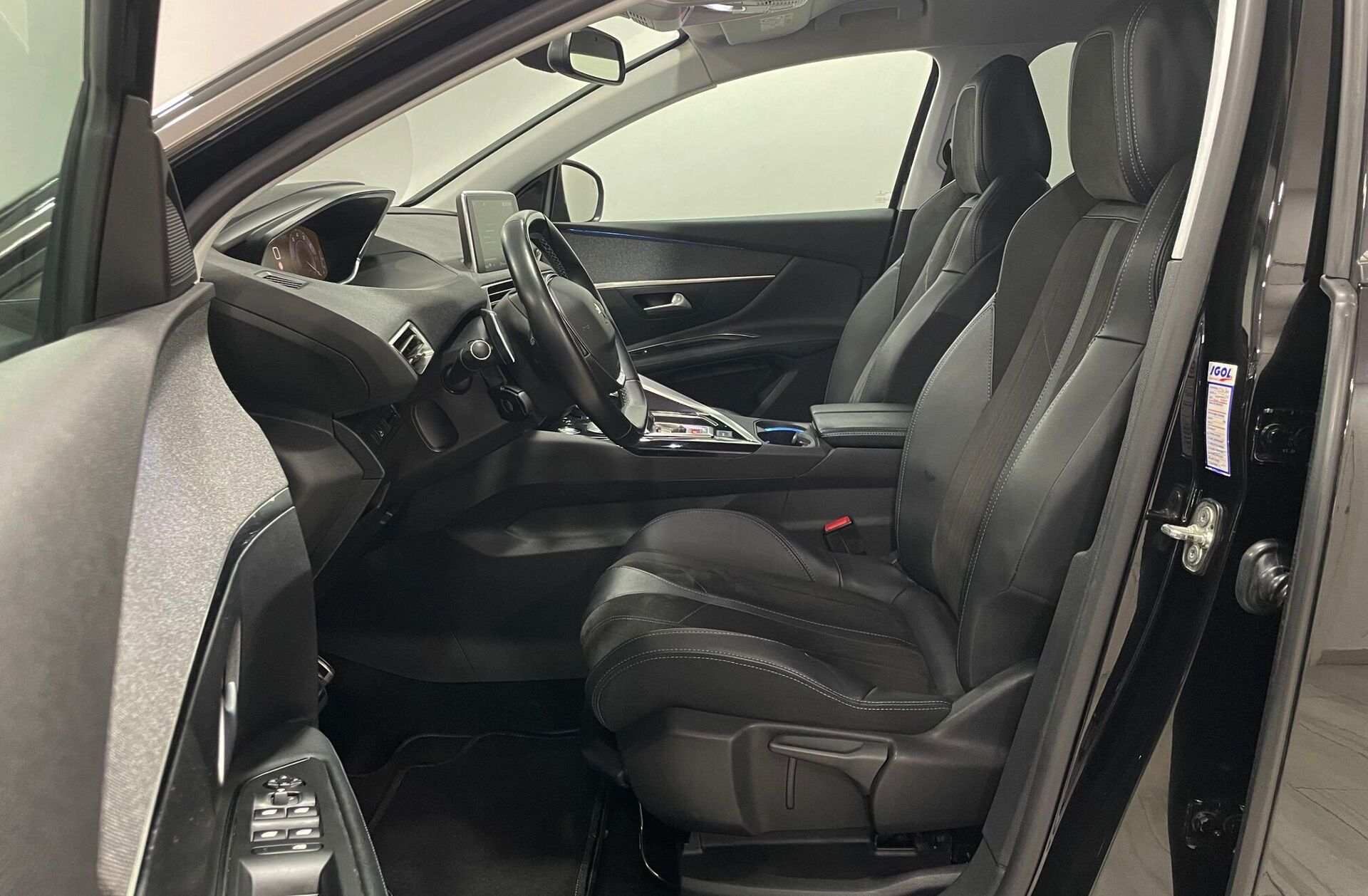 PEUGEOT 3008 1.2 PureTech Allure EAT8