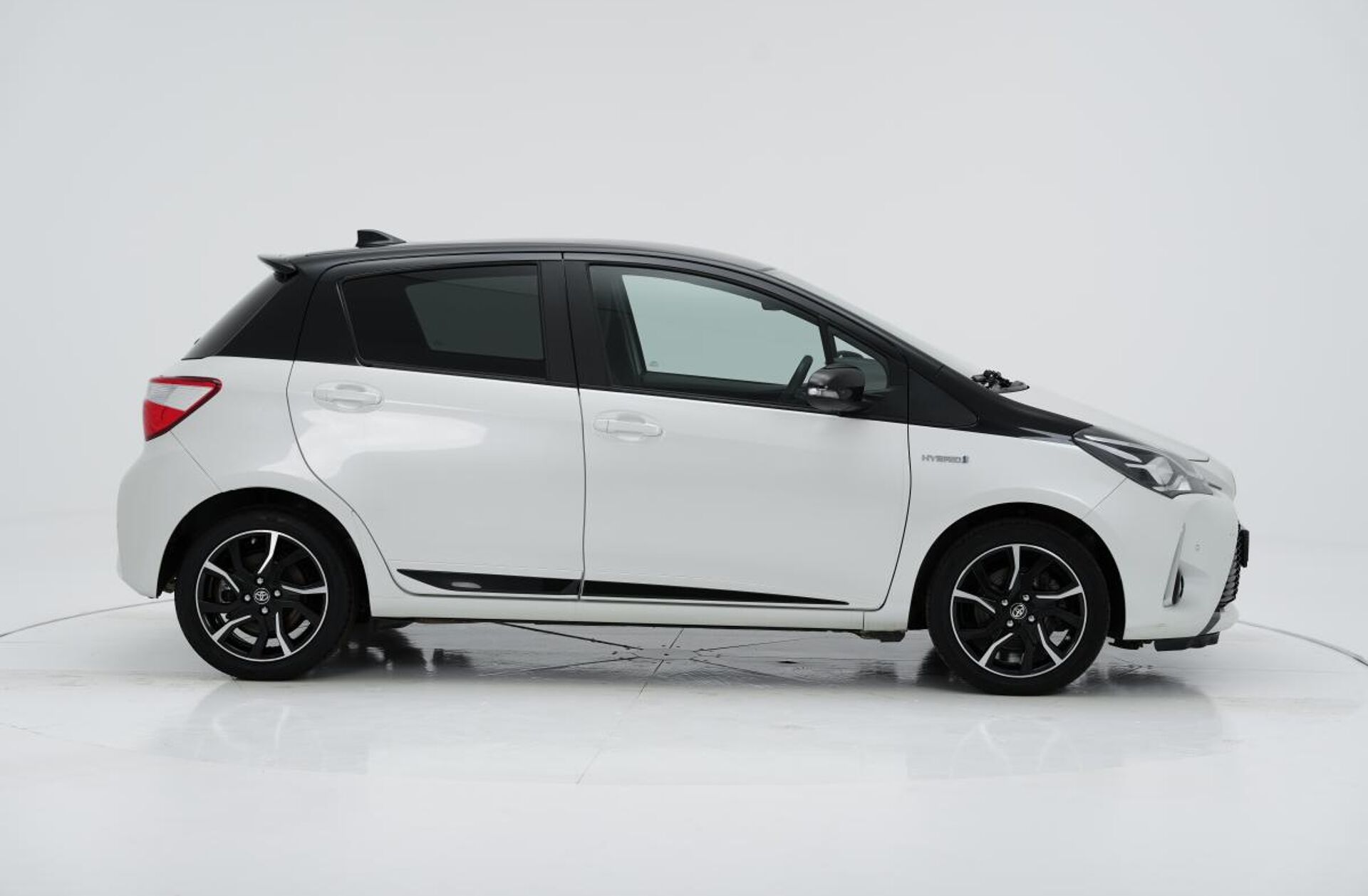 TOYOTA Yaris 1.5 HSD Square Collec.White