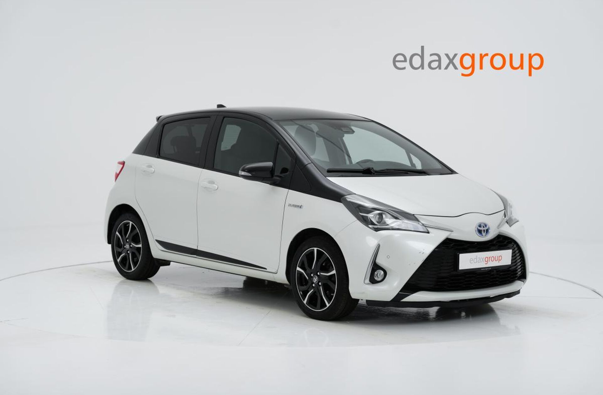 TOYOTA Yaris 1.5 HSD Square Collec.White