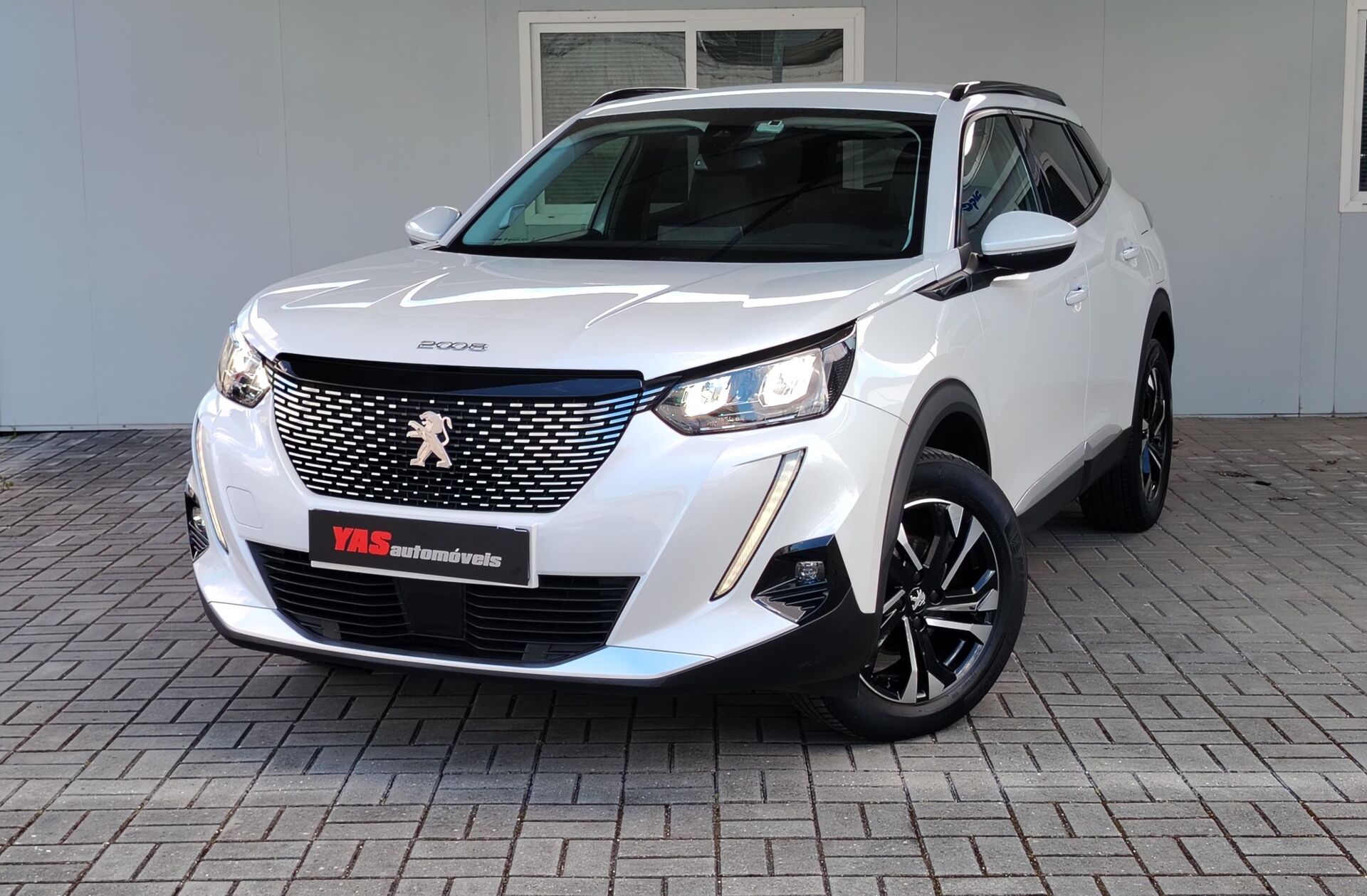PEUGEOT 2008 1.2 PureTech Allure Pack EAT8